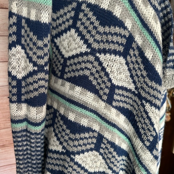 Derek heart sweater/cardigan - Picture 6 of 8